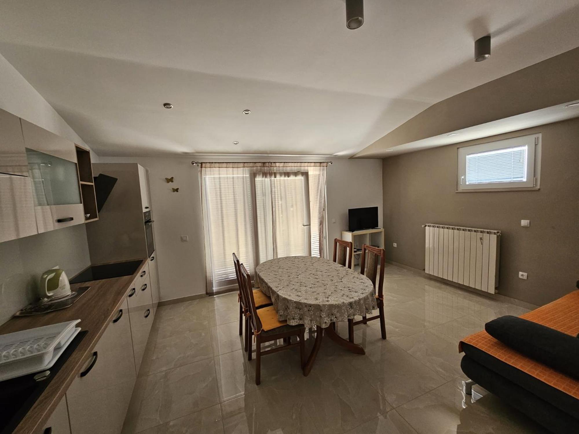 Filip Apartment โอมิช ภายนอก รูปภาพ