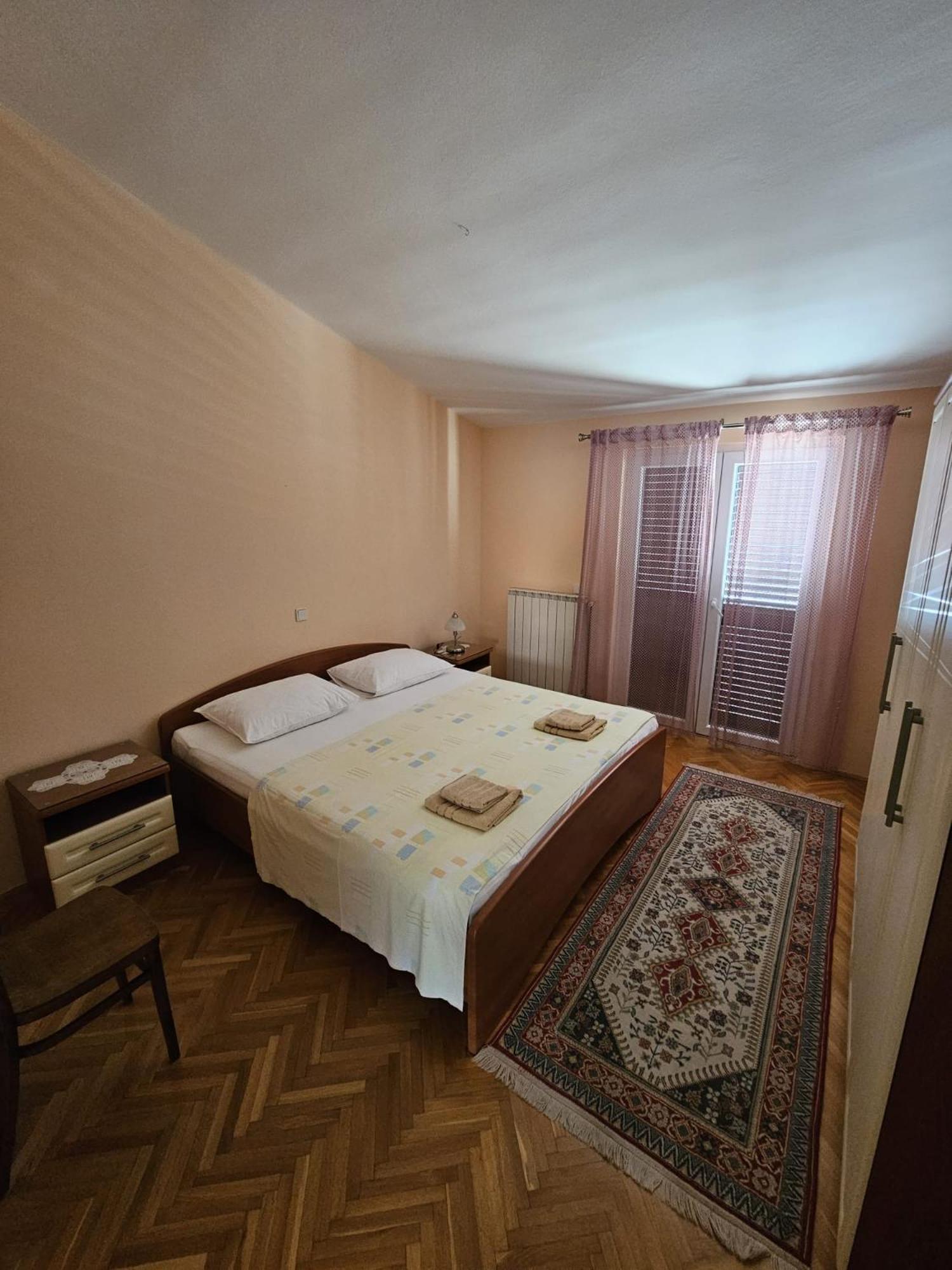 Filip Apartment โอมิช ภายนอก รูปภาพ