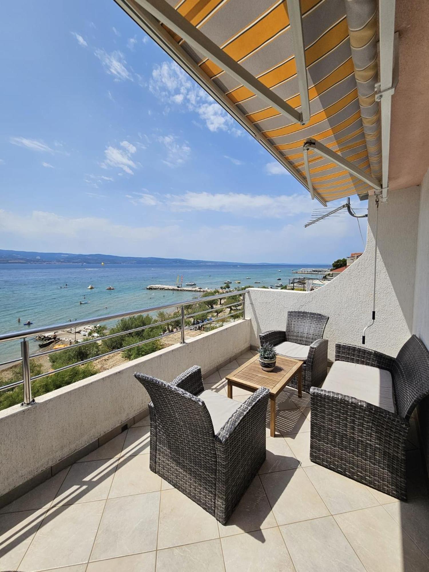 Filip Apartment โอมิช ภายนอก รูปภาพ