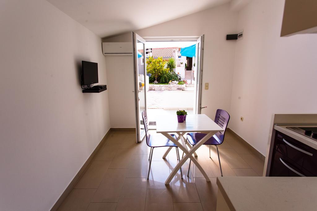 Filip Apartment โอมิช ห้อง รูปภาพ