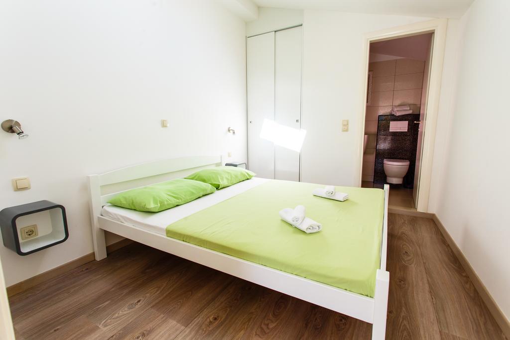 Filip Apartment โอมิช ห้อง รูปภาพ