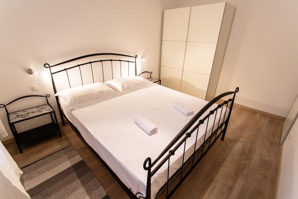 Filip Apartment โอมิช ห้อง รูปภาพ