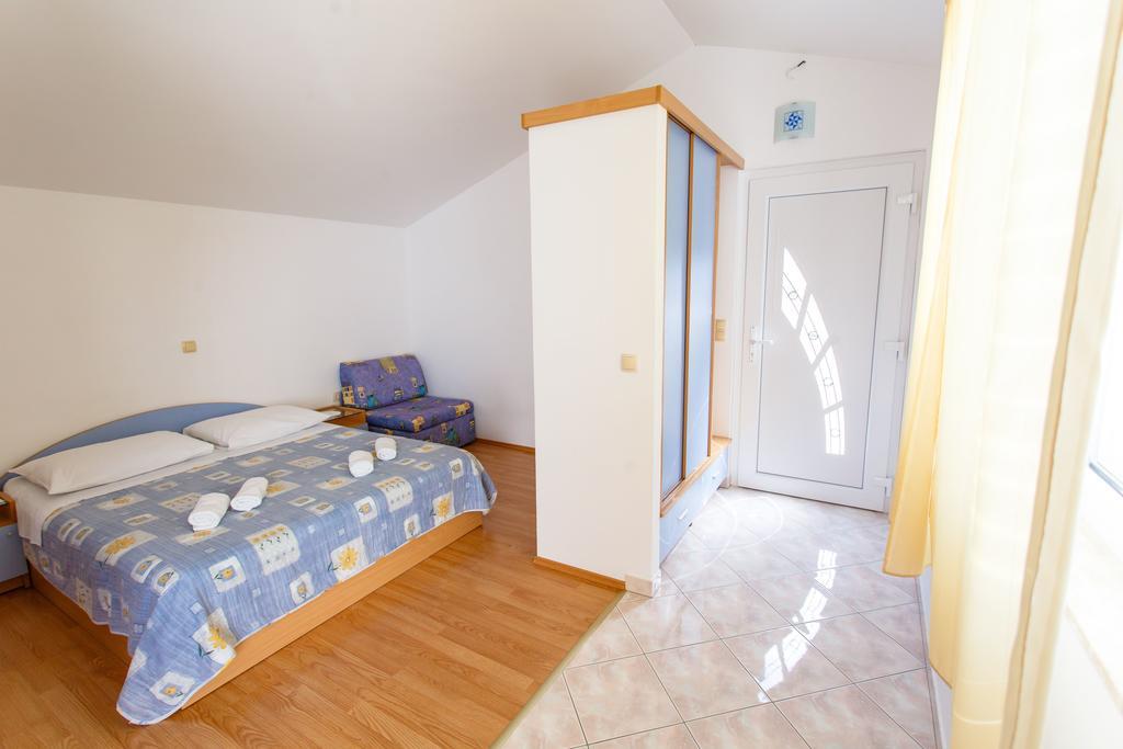 Filip Apartment โอมิช ห้อง รูปภาพ
