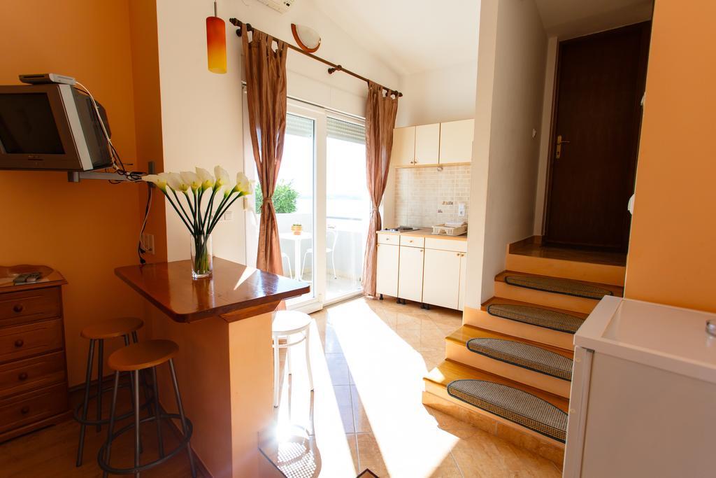 Filip Apartment โอมิช ภายนอก รูปภาพ